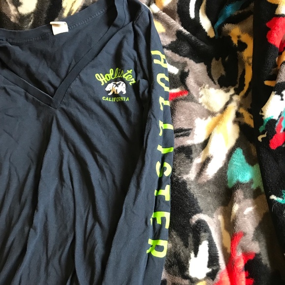 Hollister long sleeve V neck - Picture 1 of 5